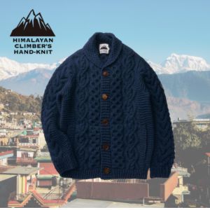 熟練の職人でも月に3～4枚しか編めないこだわりのニット