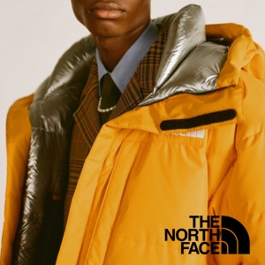 冬の冷たい風を防ぎ、防寒性に優れたダウンジャケット