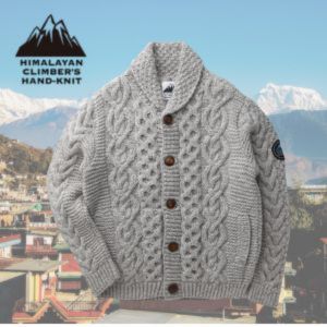 手編み特有の立体感、重厚な編み目、耐久性が魅力