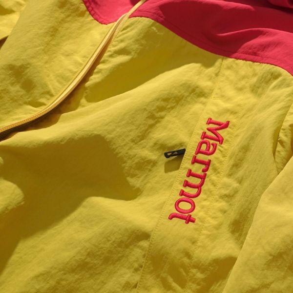 これからの季節にちょうどいい、軽やかに羽織れるクラシカルライトアウター