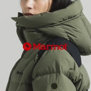 軽量で耐摩耗性に優れたダウンパーカ